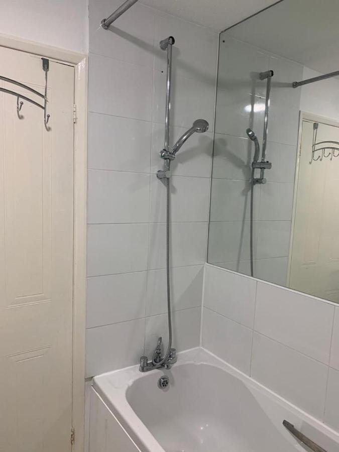 Charming 2-Bed House In London Villa Eksteriør bilde