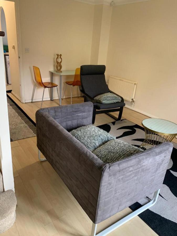 Charming 2-Bed House In London Villa Eksteriør bilde